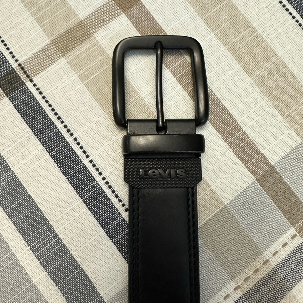 Levi’s Two-in-One Reversible Casual Belt in Black/Brown-Size 34 (NWT)